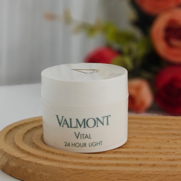 New Valmont - Vital 24-Hour Light Cream Travel Sample 0.34 oz/ 10 ml - Picture 1 of 1